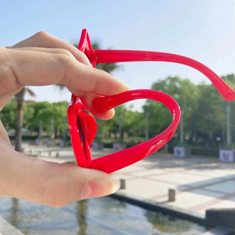 Spider-Man Sunglasses - Image 3